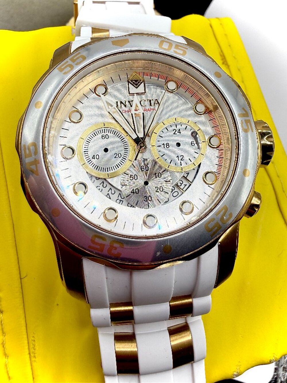 Invicta NEW Pro Diver Chrono Quartz Watch White/Gold 49mm